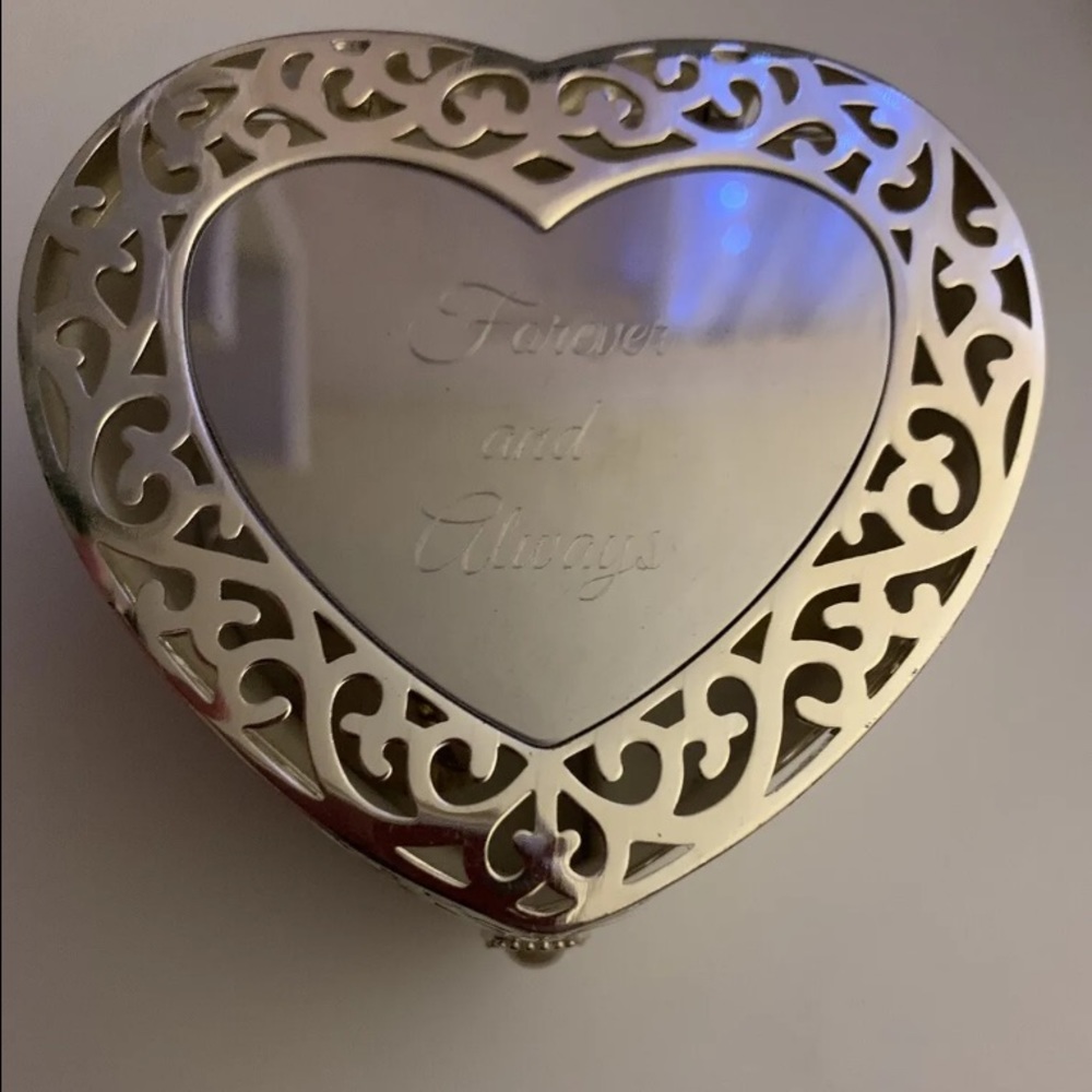 Jewelry box